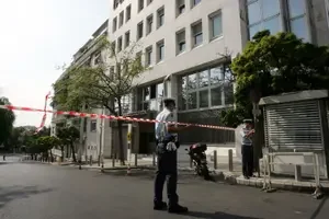 89-річний чоловік з дробовиком відкрив вогонь у двох місцях в Афінах і втік