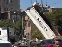 Вантажівка ізраїльської компанії в Сані — оперативні новини Ізраїлю | israel.in.ua