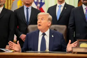 Трамп погрожує Ірану «бомбардуванням» за відсутності угоди, поки США ведуть переговори та посилюють санкції