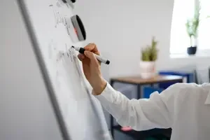 Викладачку, яка назвала ЦАХАЛ терористичною організацією, звільнили – і вона отримає понад 200 тисяч шекелів компенсації