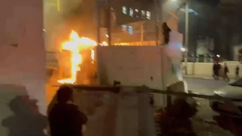 У Єрусалимі ультраортодокси підпалили будмайданчик легкого метро: поліція застосувала світлошумові гранати