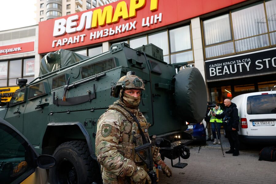 Кривава субота в Києві: Стрілянина та захоплення заручників забрали життя шістьох
