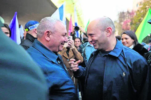 Аналіз політичної стратегії: Чому тиск Нафталі Беннета на Гаді Айзенкота дає зворотний ефект