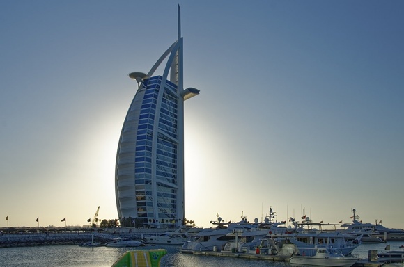 Легендарний Burj Al Arab у Дубаї закривається на півтора року: названо причини