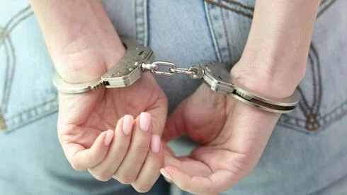 Виховательку дитсадка в Ход-га-Шароні засудили за жорстоке поводження з немовлятами