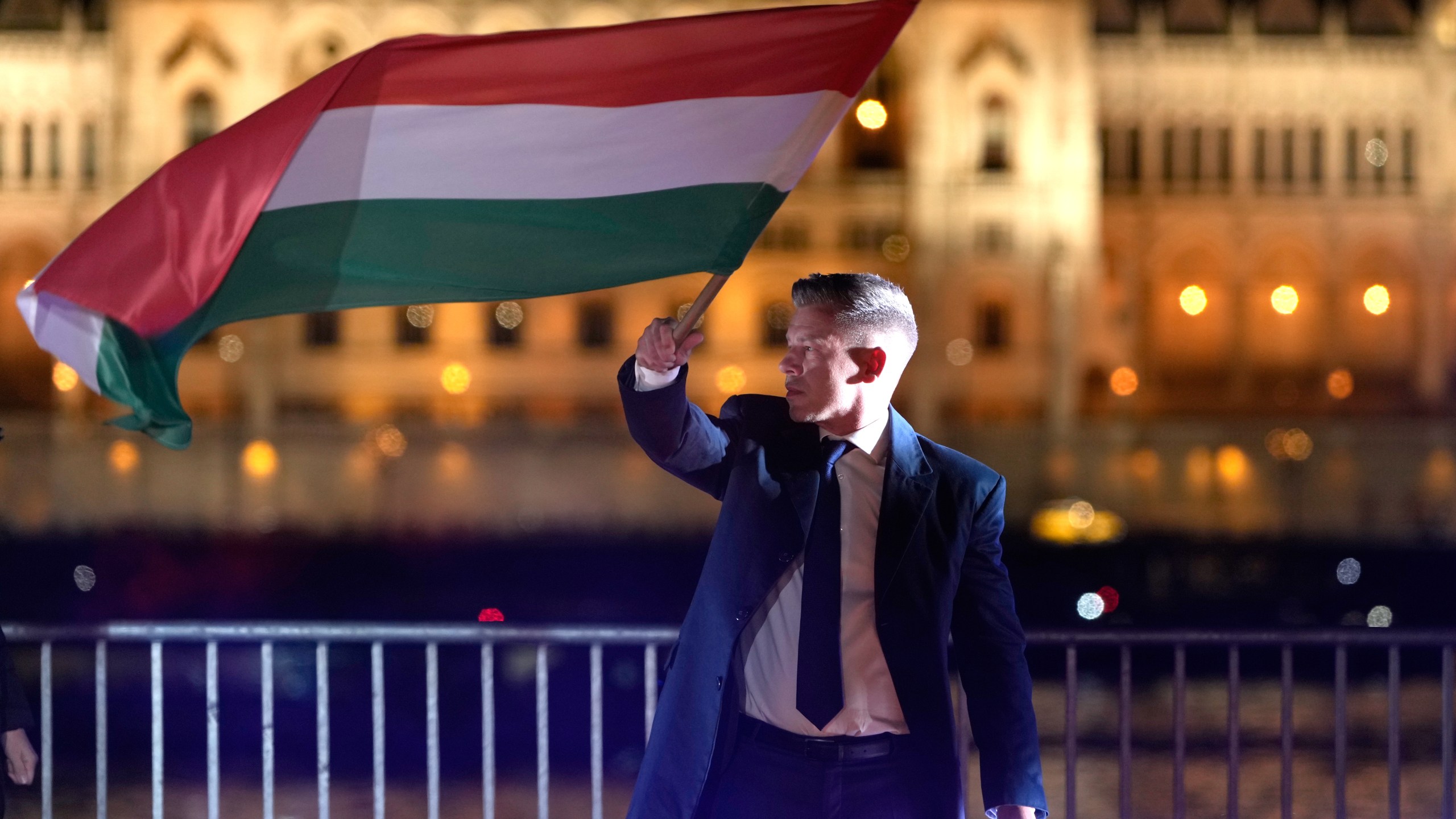 Кінець епохи Орбана: Петер Мадяр здобув історичну перемогу в Угорщині