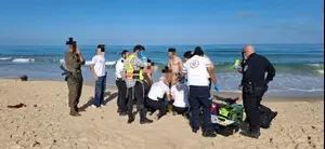 Чоловіка віком близько 60 років витягли з моря на пляжі Полг: його стан критичний