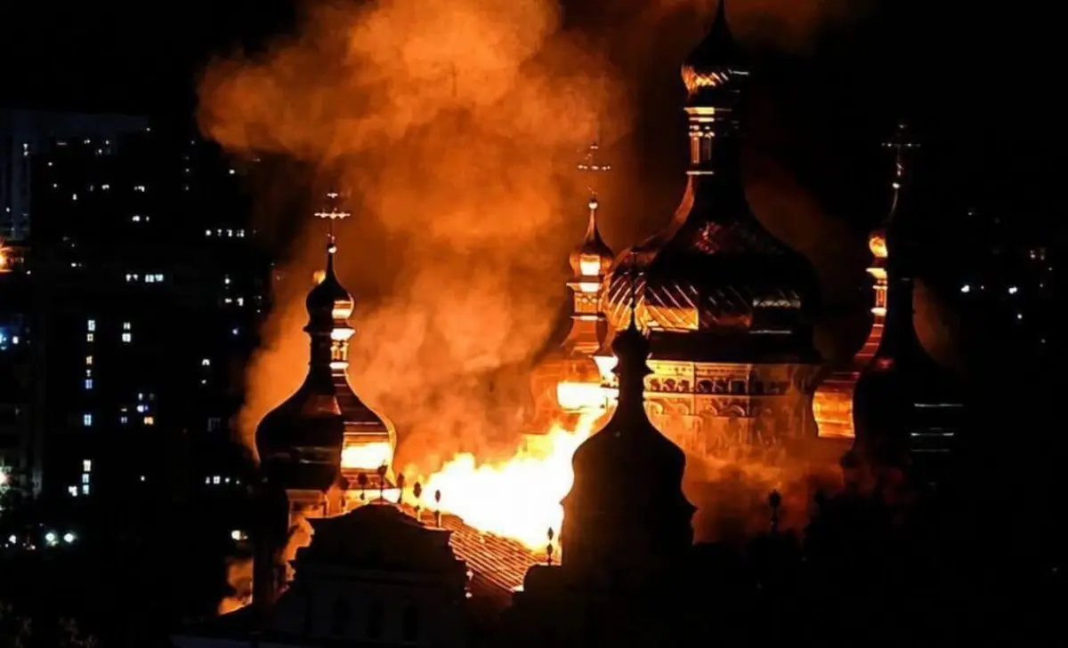 Росія вдарила по Києву: Лавра в огні, 9 загиблих, 140 000 без світла